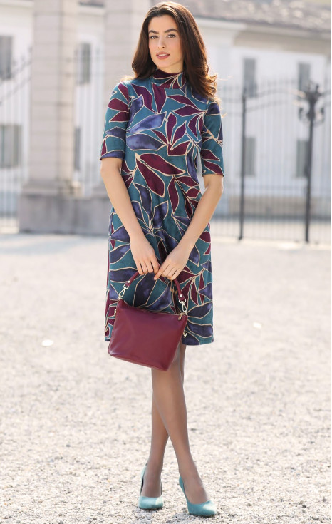 Рокля от кадифе в стилизиран флорален десен