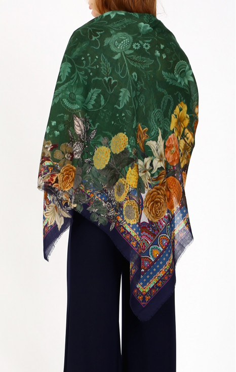 Изящен шал от вълна и модал в десен Garden Harmony [1]