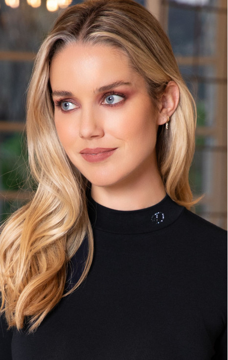 Стилна блуза с лого от кристали Swarovski в черно [1]