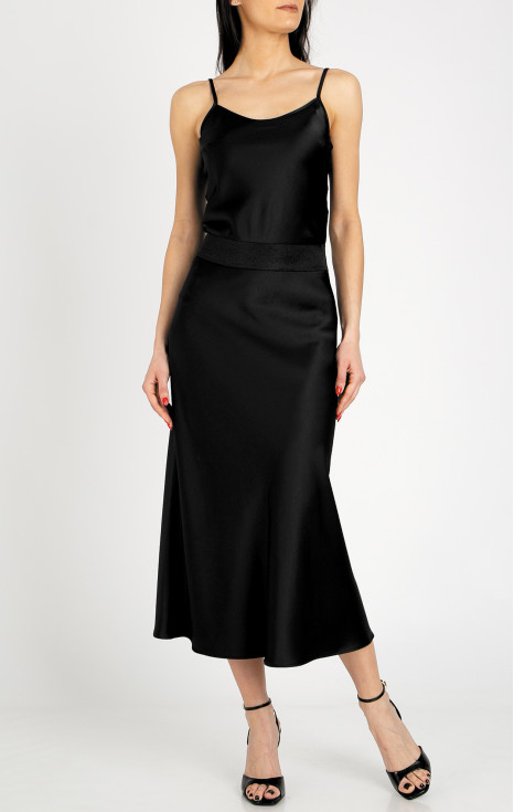 Елегантен топ с тънки презрамки от сатен в черно