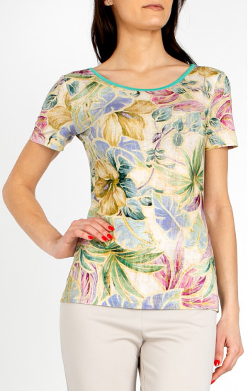 Вталена блуза в пясъчно бежово с нежни флорални мотиви