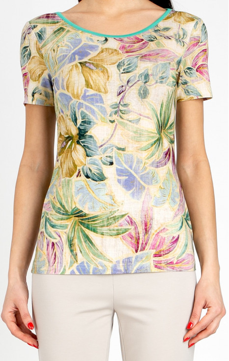 Вталена блуза в пясъчно бежово с нежни флорални мотиви