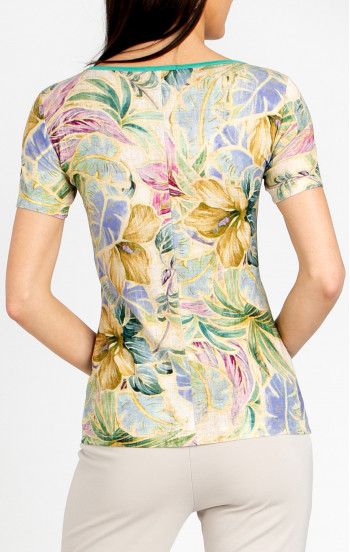 Вталена блуза в пясъчно бежово с нежни флорални мотиви [1]